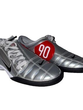 Nike Total  90 Soccer Shoes Silver Red Youth US 8 Model 317134-061 no box